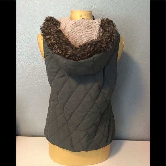 - Eddie Bauer Quilted Vest - Picture 5 of 7